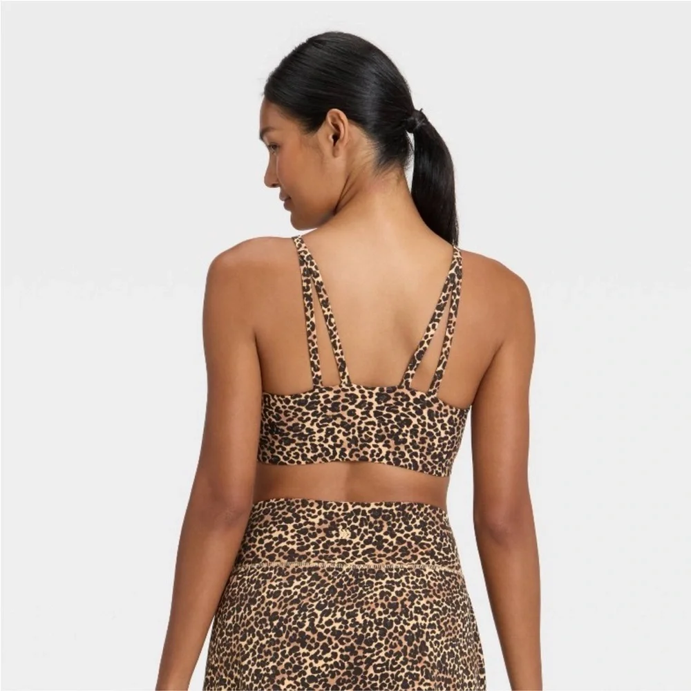 Everyday Soft Light Support Strappy Sports Bra - All In Motion™
Animal Print - Picture 4 of 7
